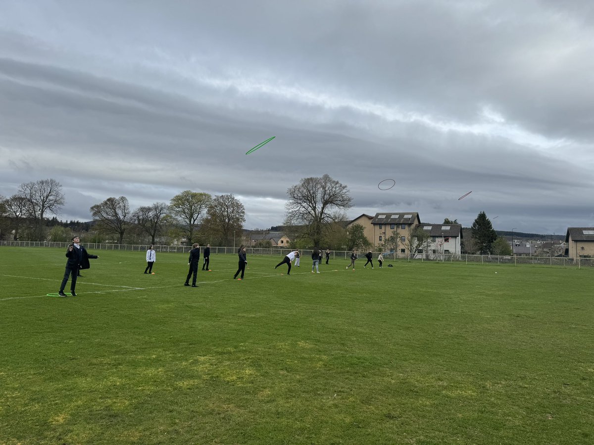 The weather is finally on our side for athletics! 2D2 enjoyed doing outdoor discus this morning (practicing with hula hoops first!) 🙌