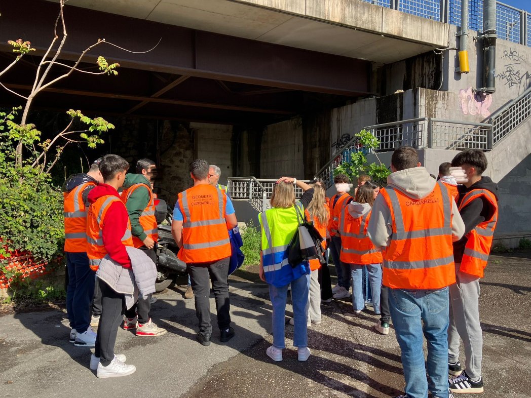 10 e #11aprile il team del progetto HYRMA ha condotto lezioni sulla comprensione degli eventi geo-idrologici e sull’importanza dell’utilizzo di tecnologie mobili per acquisire e mappare dati geo-localizzati in tempo reale  

Per info:

facebook.com/photo/?fbid=73…

#LaSpezia #Chiavari