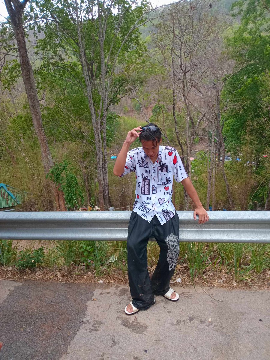 S6arm's tweet photo. อย่าสาดเลยสาวเดินมาห้อมแก้มพี่ดีกว่า https://t.co/Nq8tht7poj
