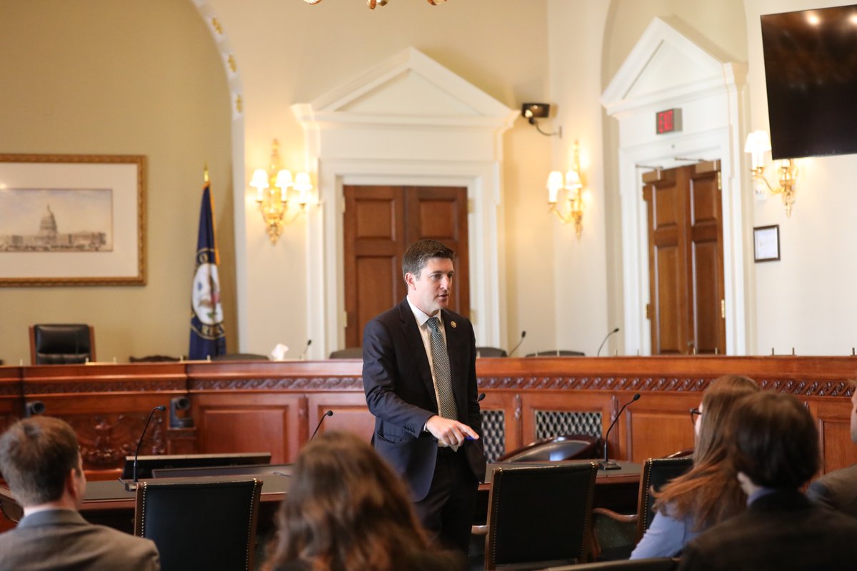 Last week, Chairman @RepBryanSteil spoke to a group of Spring Congressional interns to offer advice and guidance as they enter the next chapter of their early careers. Thank you Spring interns for all your work!
