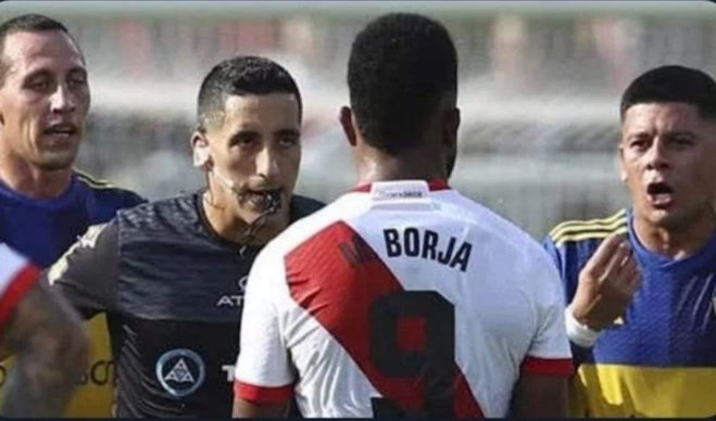 Walter05097926's tweet image. Borja llegó a la quinta amarilla por lo tanto no podra jugar las semifinales de la copa de la liga .
Los otros diez compañeros tampoco porque quedaron afuera .