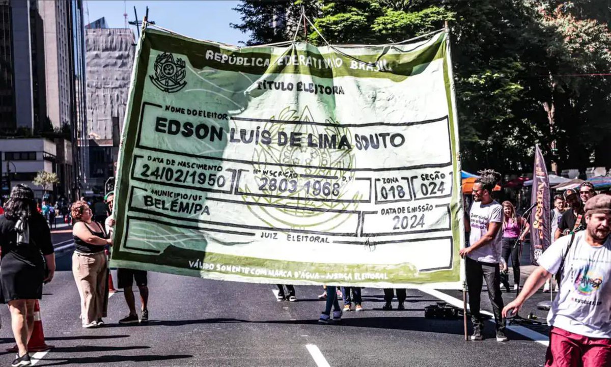 AvaazBR's tweet photo. #TiraOTítulo 🗳️🇧🇷

Estivemos na Avenida Paulista, junto a organizações da sociedade civil, em uma ação para incentivar e auxiliar jovens, a partir de 16 anos, no processo de retirada do título eleitoral. Dá uma olhada 👇🏽

O prazo vai até o dia 8 de maio. 
https://t.co/HKpfrCpn1y https://t.co/mR1Enz8qbS