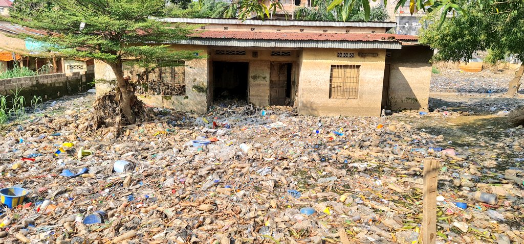 Le monde est confronté à une redoutable crise de la #PollutionPlastique. C'est le thème de la Journée de la Terre de 2024. 

En 🇨🇩, nous pouvons préserver nos rivières, nos lacs & notre fleuve, nos rues & nos quartiers en évitant d'y jeter les déchets plastiques. #JourdelaTerre🌐