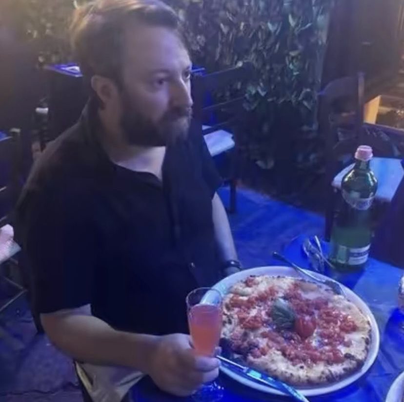 bodkin2005's tweet image. “Bro send me the photo from last night!”
The photo: