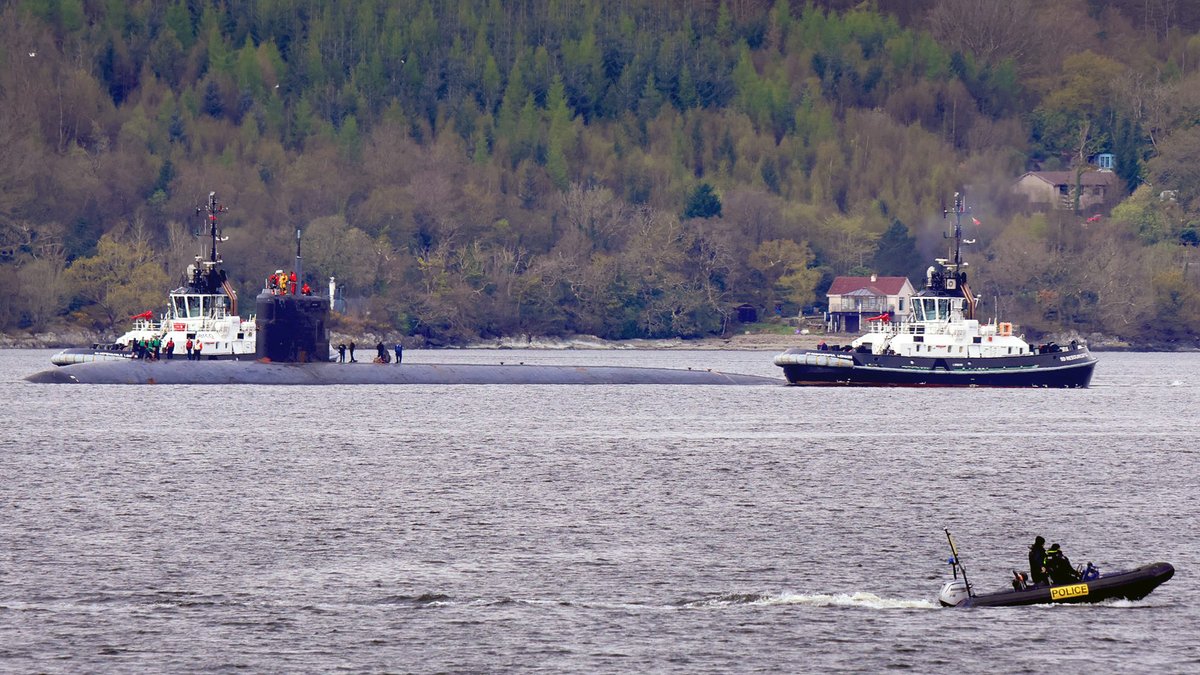 Los Angeles class submarine 🇺🇸USS Albany outbound from Faslane this afternoon after scheduled visit. Via @MichaelJWC626