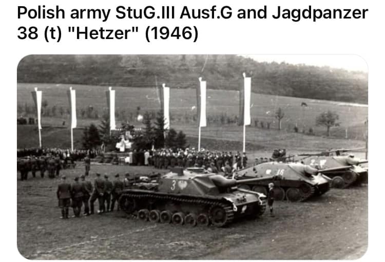 BalcerekJozef's tweet image. 30 września 1945 r. Na 6 dni przed przekazaniem sprzętu do 3 Szkolnego Pułku Czołgów do #Modlin #Hetzer, #StuGIII i #SdKfz 251
#Polska zdobyczna na hitlerowcach