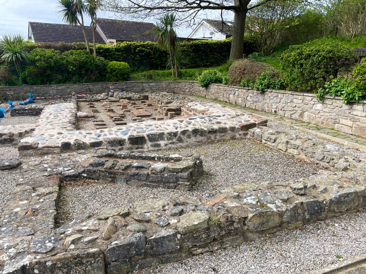 Just in time for #MosaicMonday. 
Lovely little modern mosaic at the Roman bath house in Prestatyn, #NorthWales commemorating the XX Legion, who built it. Now incongruously in the middle of a housing estate. Visited today with @BasedInChurton :)
#Roman #archaeology