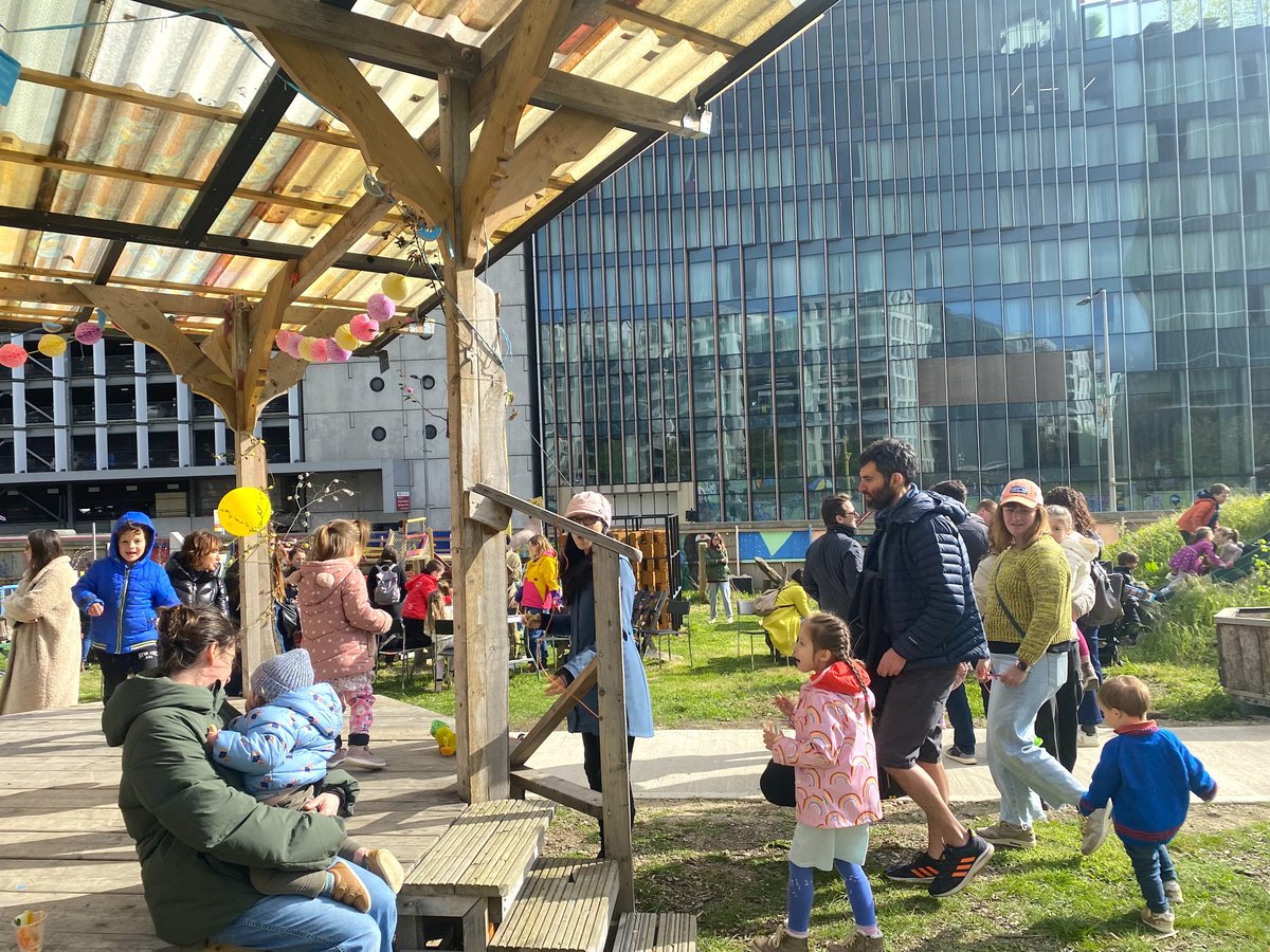 HadleyProperty's tweet photo. In urban cities like London, finding green spaces is rare. At Hadley, we kicked off our Earth Day celebrations early with the spring re-opening of our meanwhile growing gardens, Stratford. What a great turnout and a great reminder to keep nurturing these unique spaces. #EarthDay https://t.co/T44sZamHvM