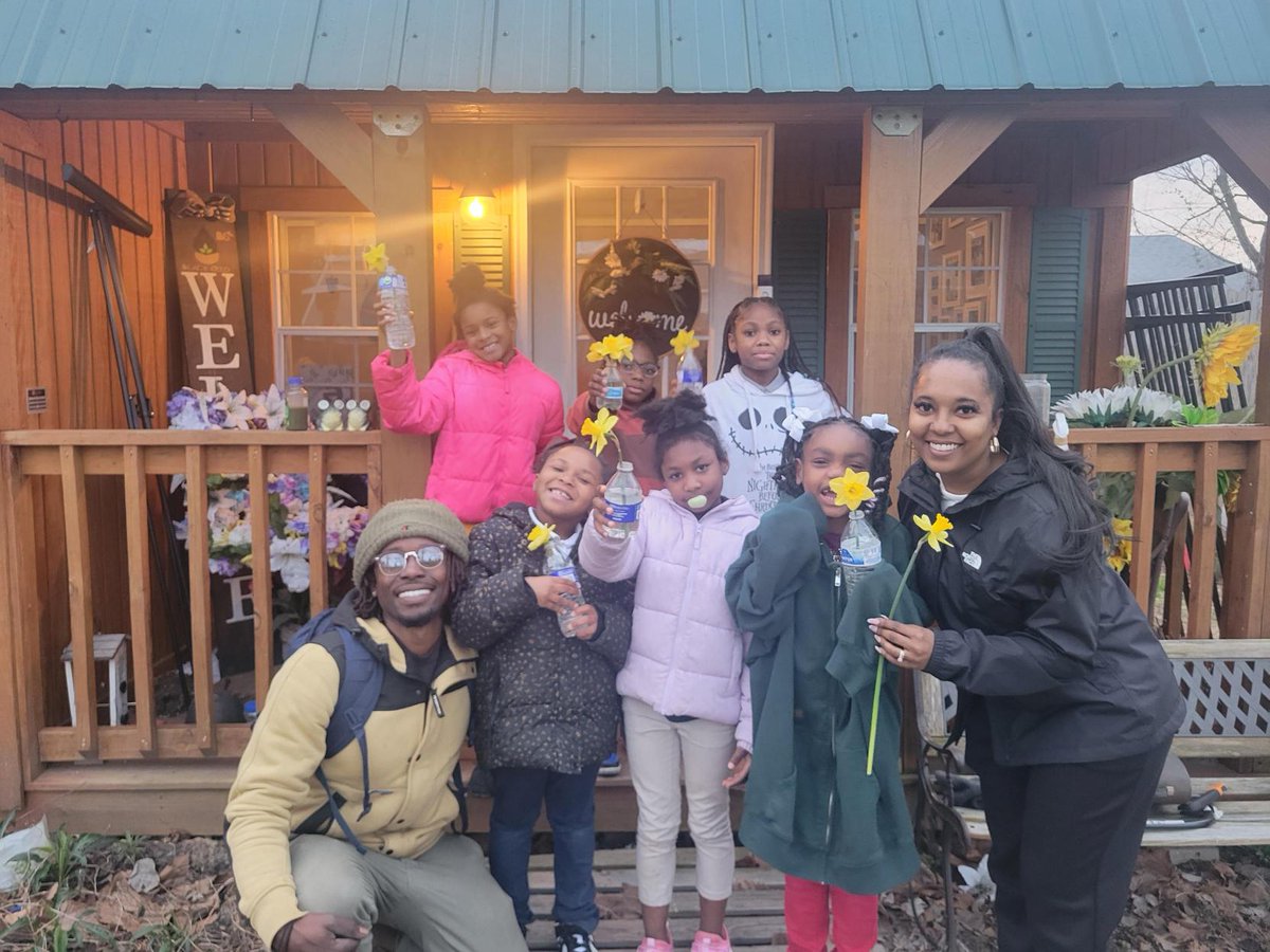 MEM_Parks's tweet photo. Happy #EarthDay! 🌎🌳 Take a look at a recent highlight at Greenlaw Community Center. Greenlaw Community Center grew and released 32 butterflies in partnership with Black Seeds Urban Farms. Thanks, Black Seeds Urban Farms, for partnering with us! 🦋
#memphisparks #bestingreen https://t.co/6sSfFFIRLX