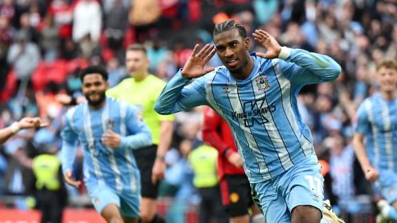 COsoccerpod's tweet photo. 🚨NEW: The boys recount the almost magic of the cup as United scrape past Coventry. The end for ETH? Don’t pull the trigger on Poch yet, says Andy. 

PLUS: Forest “flood the zone”, El Clasico recap, bad news for the USMNT &amp; Palace’s mad skillz.
🎧 https://t.co/n2OizlVgiC https://t.co/126Q9GnHl5