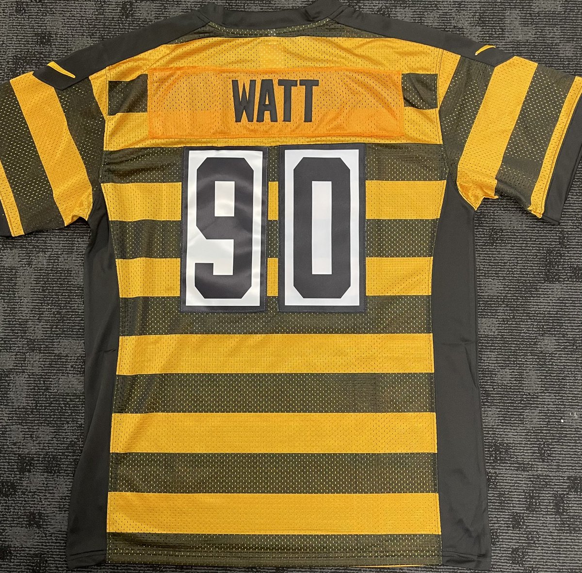 PghSprtsJerseys tweet picture