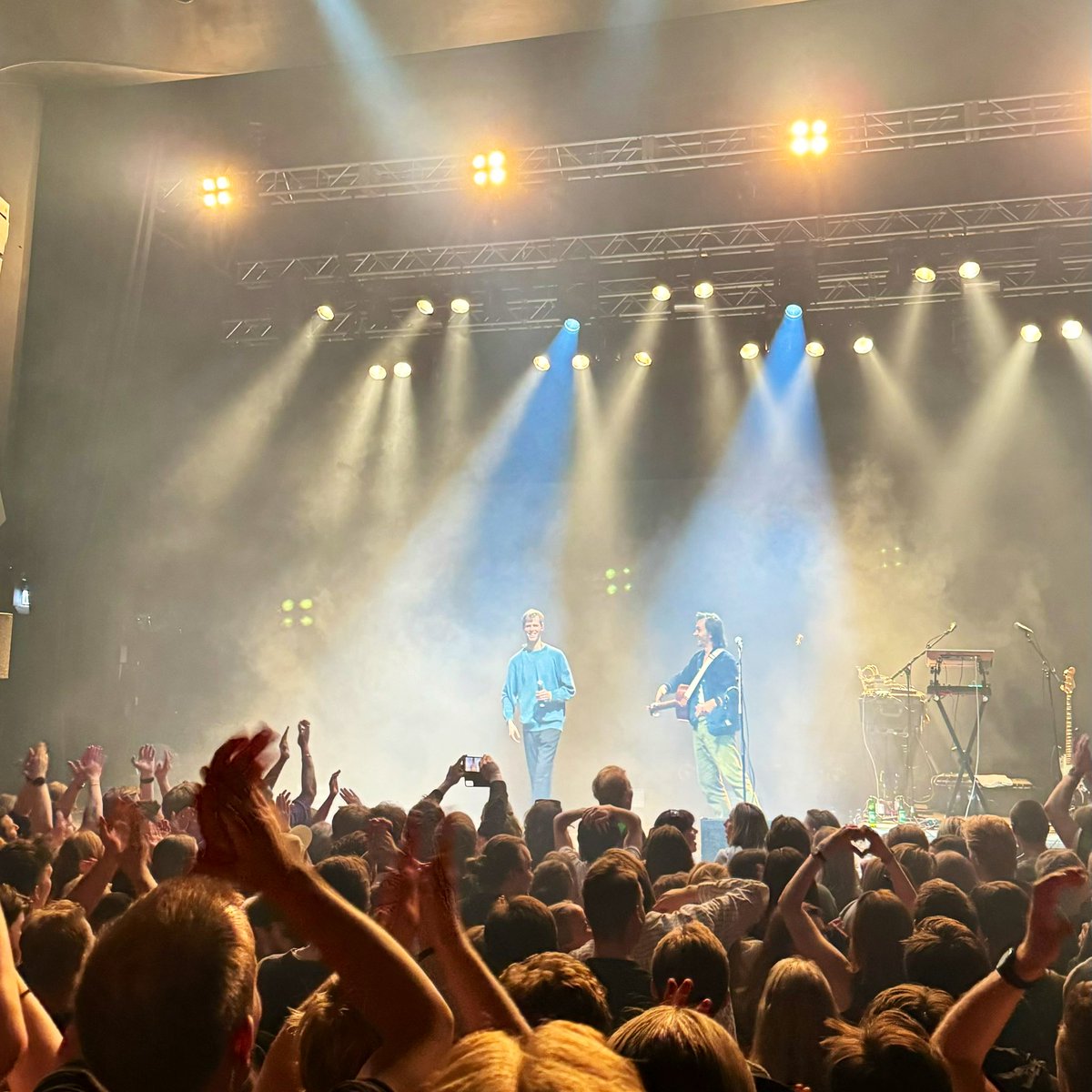 Jobber fortsatt med å lande etter en fantastisk karrierespannende @LarsVaular konsert på Sentrum scene. Alt man kunne ønske seg (omtrent), inkludert @sondrelercheno, og et gjenhør med en freestyle på studentradioen fra 2009, mikset med DOA/NMG (!).

For evig siden lenge siden.