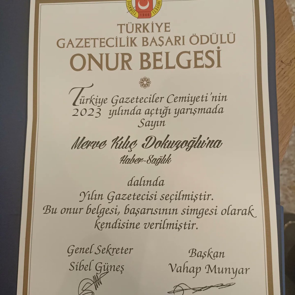 Türkiye Gazeteciler Cemiyeti'ne 'Gata'da iplik bile yok' haberim nedeniyle beni sağlık haberi alanında basın ödülüne değer bulduğu için çok teşekkür ederim. Gazetemiz Cumhuriyet'i 100. yılında böyle temsil etmek benim için gurur verici. Sağlık haberlerini ilgiyle takip ettiğim