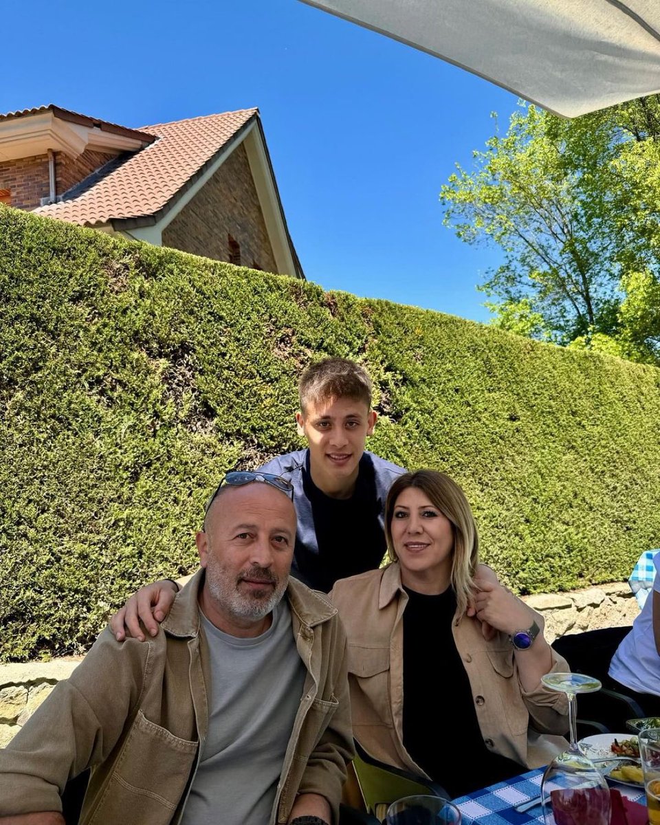 Arda Güler with his family. 😍