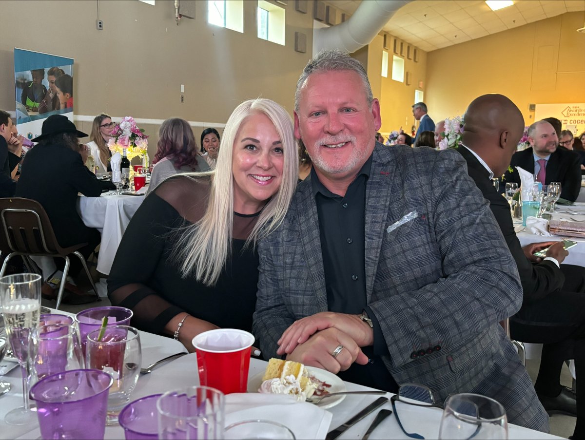 KawarthaLakesCF's tweet photo. We are thrilled to announce that our Executive Director, Vince, has been honoured with the prestigious Business Leader of the Year award at the recent Lindsay &amp; District Chamber of Commerce 2024 #AwardsOfExcellence this past weekend!

#LeadershipExcellence #TeamKawarthaLakes https://t.co/TABohs1DpM