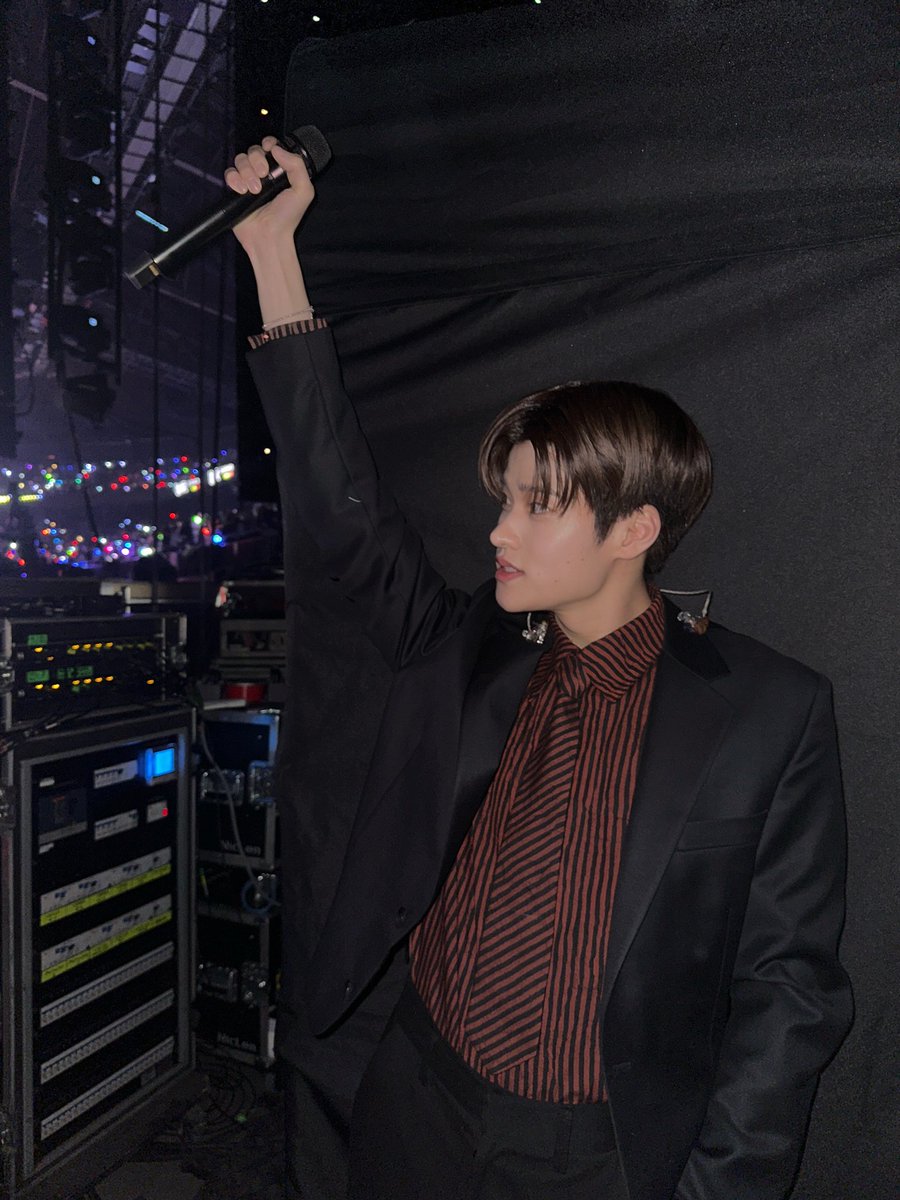 Go me jeter par la fenêtre hsjaajajaj
They loved Belgium so much please 🥺🫶🏼 #MusicBankInAntwerp #riize