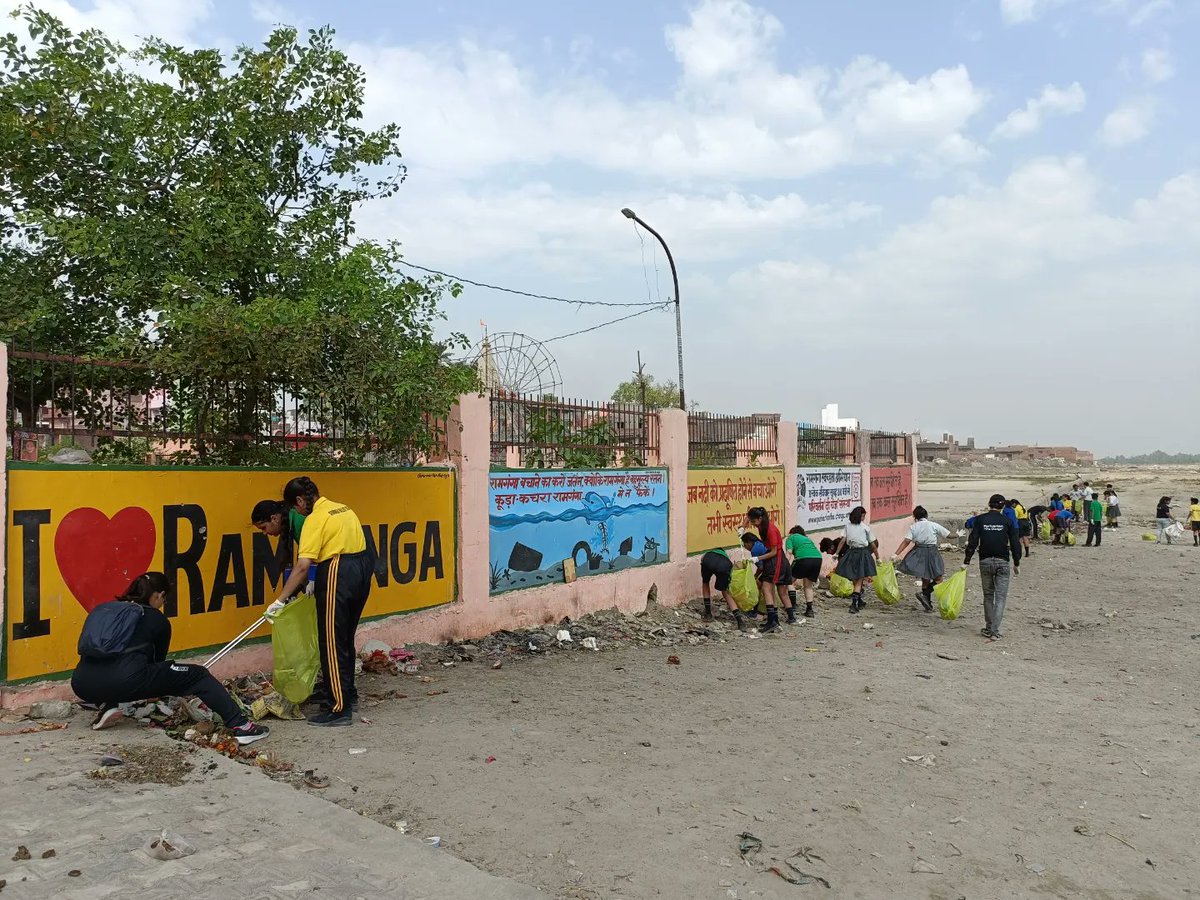 Week 105 #CleanupRamgangaCampaign 

Today Kids from Summer Valley School joined the cleanliness Drive 🌊🧹