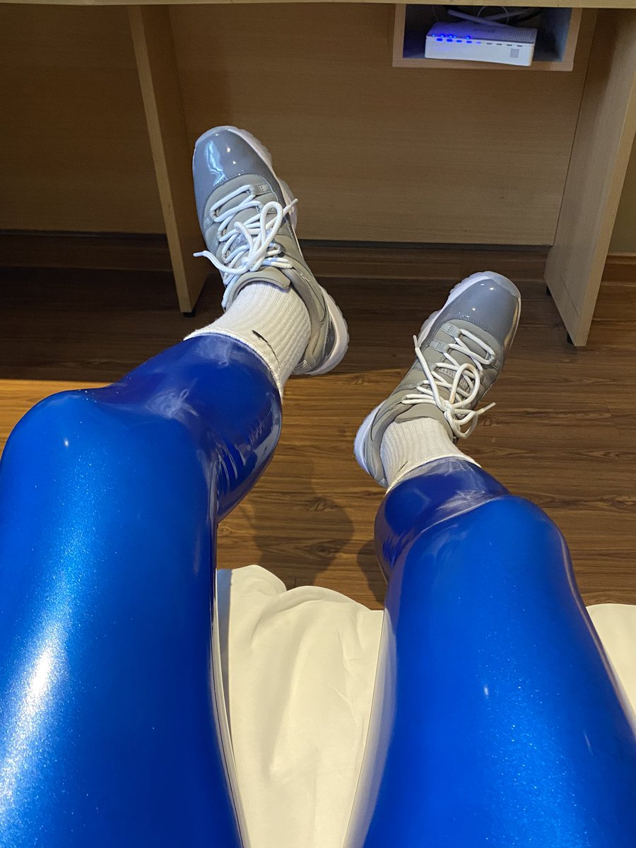 ballball634267's tweet image. 酷灰配蓝胶