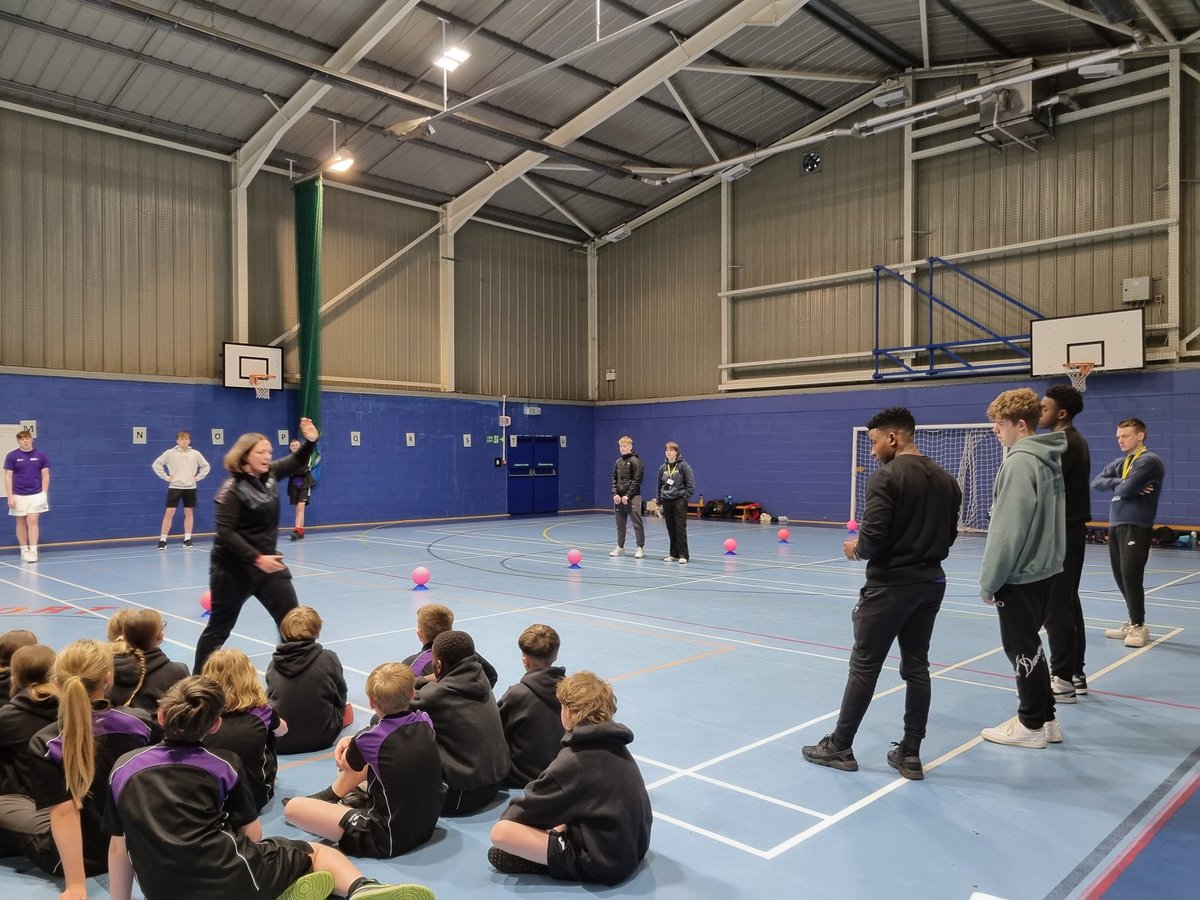 Yr 12 BTEC Sports Leaders from @TDMS_Evesham doing a demonstration to the 12 teams ready for the first South Worcs School Games yr5/6 dodgeball competition. Well done to everyone 👏 🥇@StEgwins 🥈Flyford Flavell 🥉@holyredeemerps @YourSchoolGames @ActiveHW #englanddodgeball