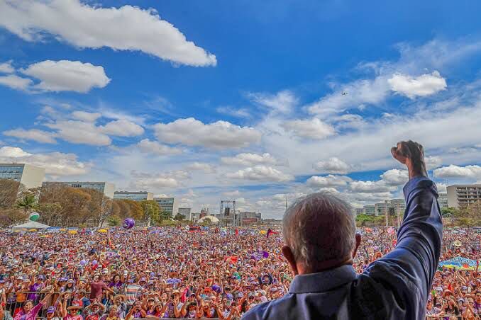 lindberghfarias's tweet image. Lula foi o 1º chefe de Estado da história a receber o prêmio de Estadista Global do Fórum Econômico Mundial!

Vencemos por referência em erradicação da pobreza, redistribuição de renda e promoção da paz mundial.

É o Brasil sendo exemplo! CHUVA DE LULA!