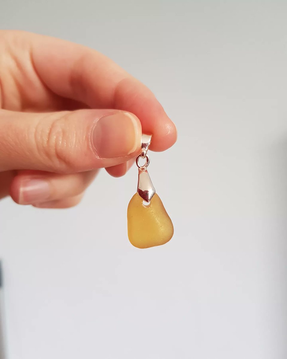 cozzacreations's tweet photo. Wearing my orange sea glass necklace 🧡 there are more colours available on the site! 
#seaglass #handmade #jewellery
https://t.co/qtZUOfgTy9 https://t.co/ENnCYzT8wF
