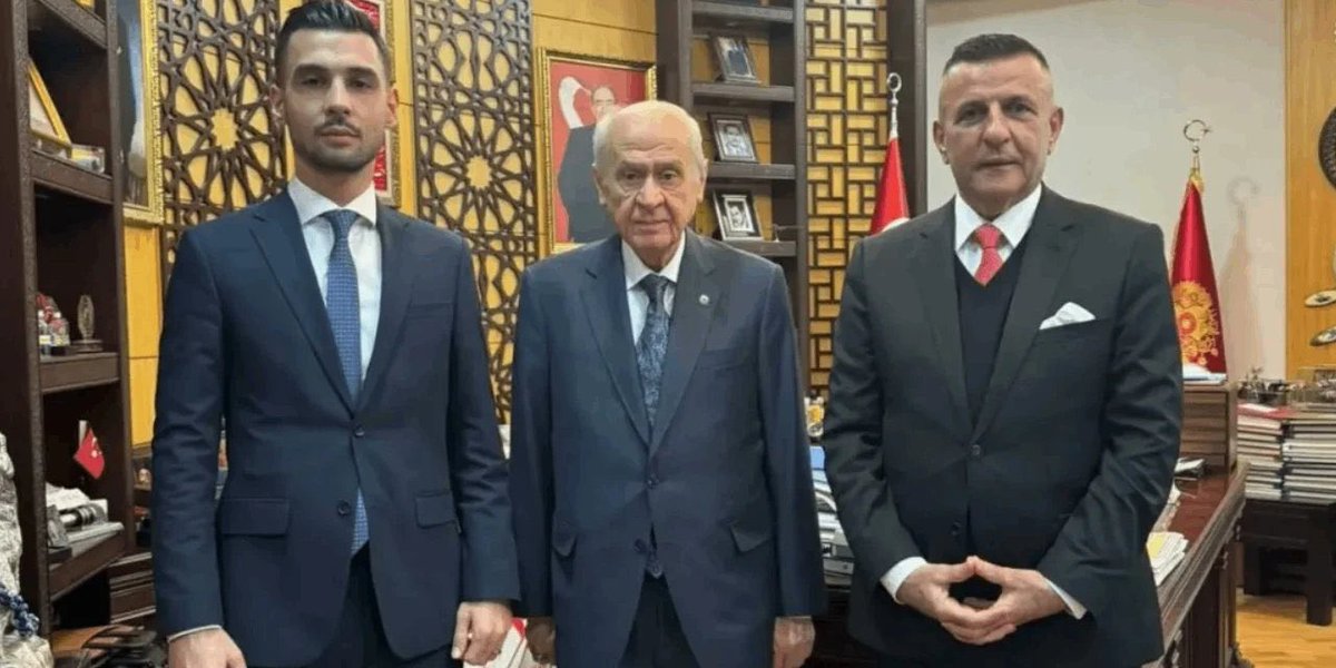 İstanbul Üniversitesi’nin 29 milyonluk yemek ihalesi, eski MHP’li vekilin şirketine verildi.

Kampüslerimizin ranta açılmasını, yandaşlara peşkeş çekilmesini kabul etmiyoruz!