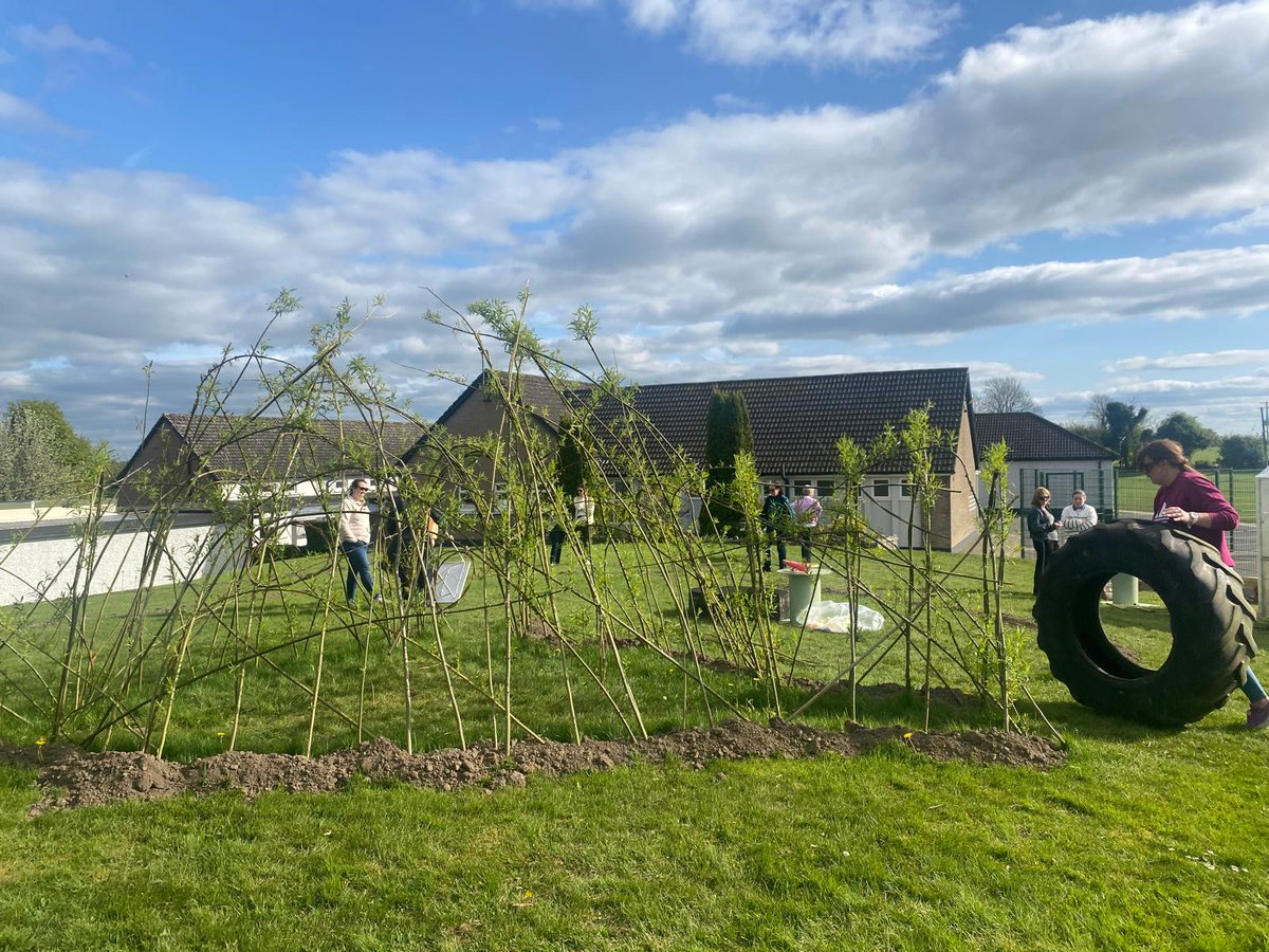 athloneec's tweet photo. Marking World Earth Day with Annette Corkery! Great session on Developing your outdoor classroom in @Tubberclarens @scealtabeo https://t.co/H9nGWjl3W8