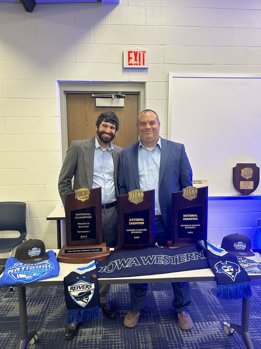 jparkhillcoach's tweet photo. Yesterday, we celebrated the Back to Back National Champions by getting our rings! It was great to see them again. Very excited for their futures and where they will go in their next stop in their soccer journeys!
#SailsUP #OnceAReiverAlwaysAReiver #FlyTheFlag #Fortitude #Fam20 https://t.co/WDtxtXke51