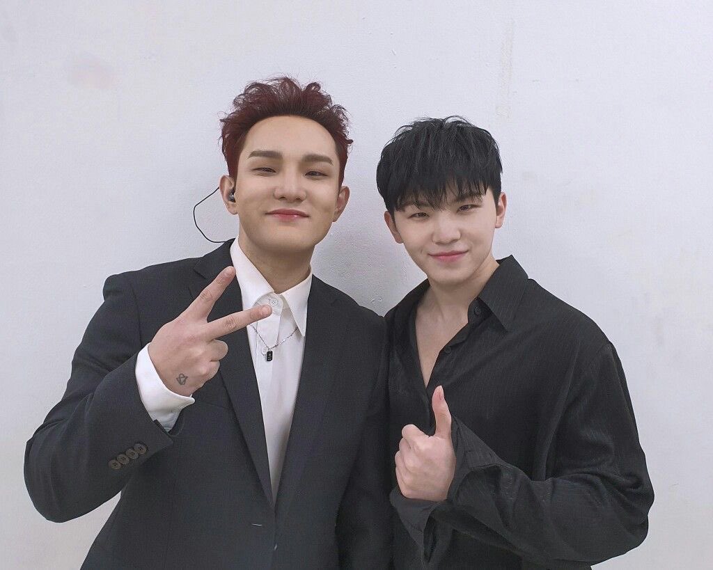 as much as we praise Woozi, let’s also say thanks to Bumzu. 🥰 my favorite producing duo. 🩷 universe factory regulars 😂 WOOZI BUMZU combo never disappoints. 🫵🪄👏🏻👏🏻 17 IS RIGHT HERE HIGHLIGHT MEDLEY #세븐틴_하이라이트메들리_바로여기 #17IsRightHere_D6 @pledis_17