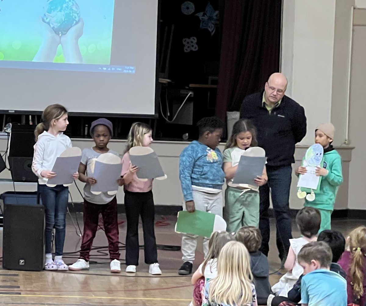 moleary31's tweet photo. Earth assembly class presenters! Well done ❤️🌎 https://t.co/tZnyfoFDTr