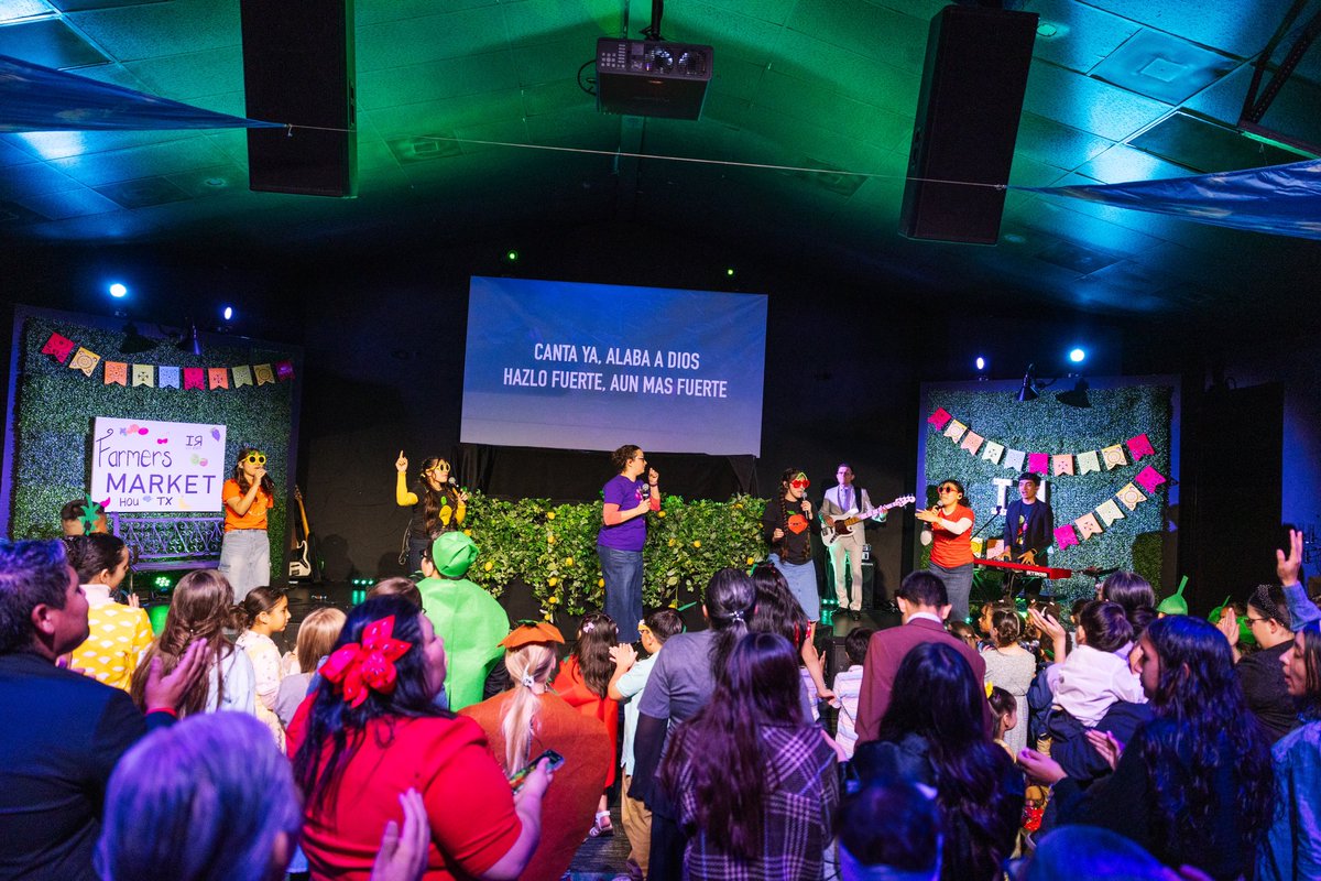 IglesiadeRW's tweet photo. La alabanza en el día del niño fue hermosa. Royal Kids alabando a Dios! Que fruto eres?  #royalkids https://t.co/0rIMbpcQ9b