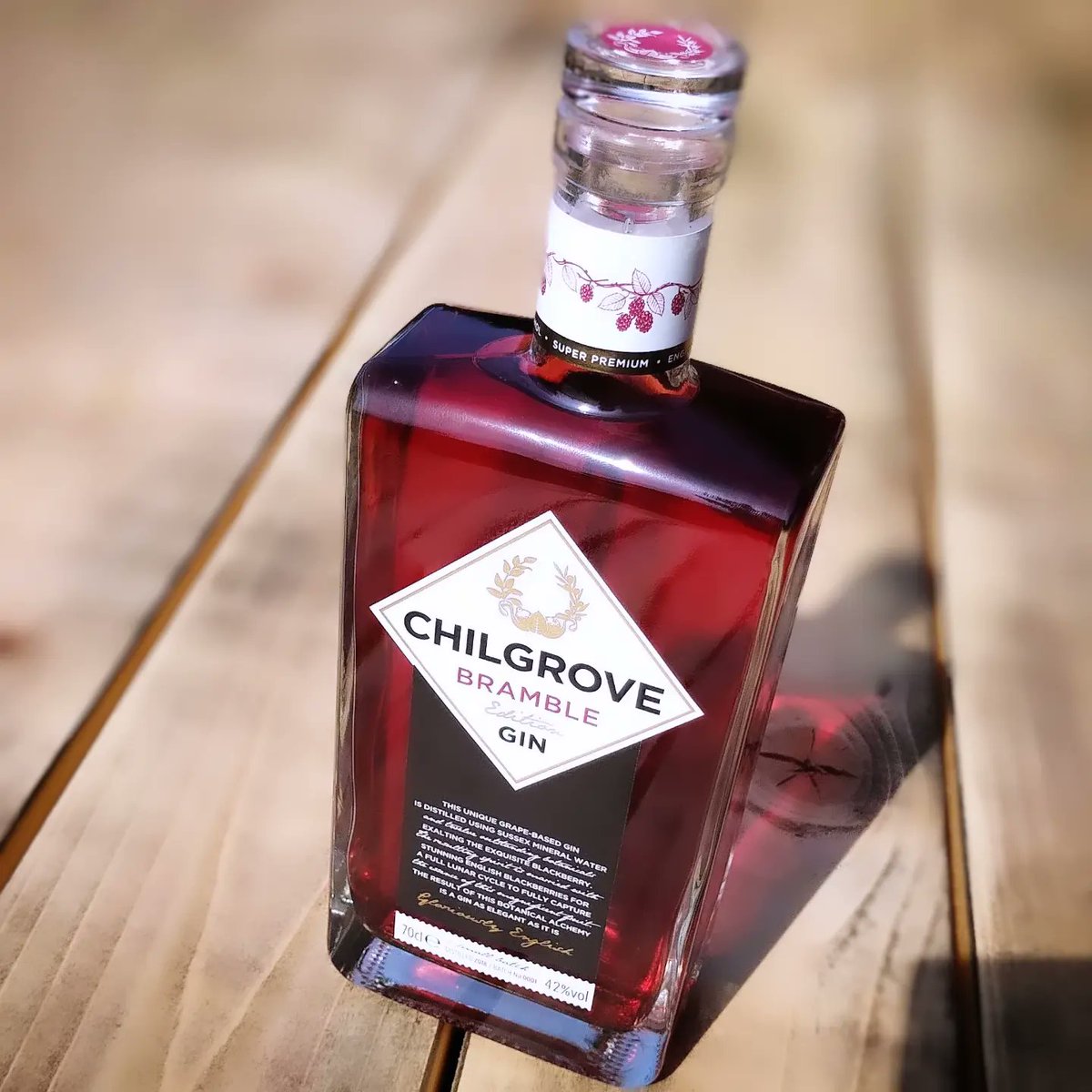 ChilgroveGin's tweet photo. Here's some cocktail inspiration to brighten up a rather drizzly Monday. 'The Velvet Assassin', paired with our Bramble Edition Gin and named after our CEO (Canine Executive Officer) 🍋🍸 https://t.co/hD1UScezG3