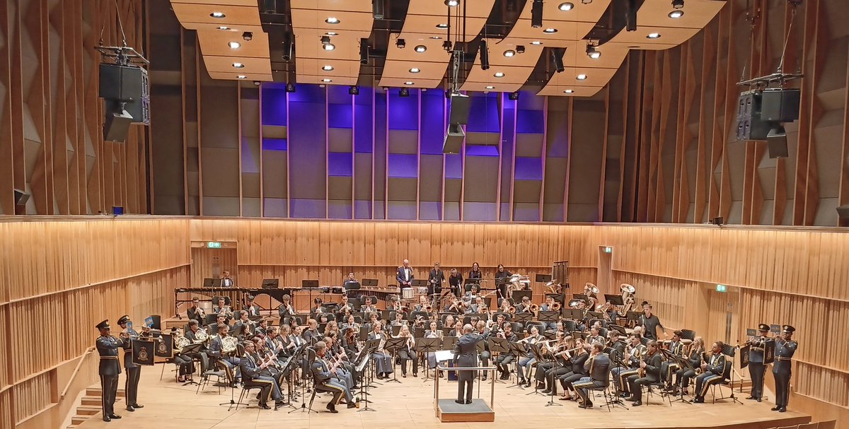 Friday (19 Apr 24) saw the Central Band of the #RoyalAirForce join forces with students from the @BirmCons in a concert at the #BradshawHall, which concluded with a spectacular joint performance of Pines of the Appian Way! 🎶

#RAFMusic 🎺✈️🥁

#NoOrdinaryJob #RAF #NoOrdinaryGig