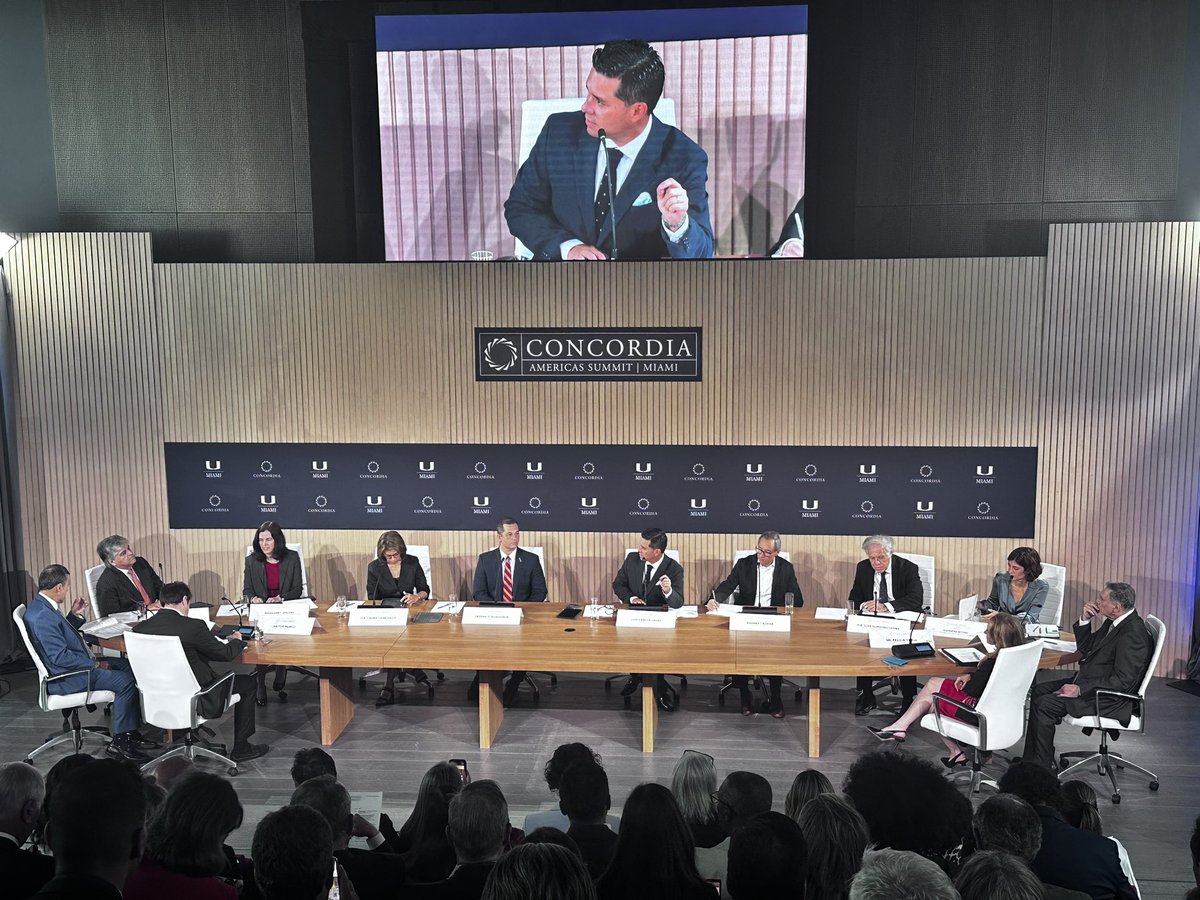 aplatafa's tweet photo. Brillante panel hoy en @ConcordiaSummit con @lcvelez moderando sobre el rol de la colaboración Público- Privadas en las Americas. La gobernanza colaborativa, donde los gobiernos nacionales y locales, la sociedad civil y el #sectorprivado se asocian para crear un ciclo virtuoso de crecimiento económico y bienestar social, es fundamental para impulsar un cambio positivo y promover un desarrollo inclusivo.
