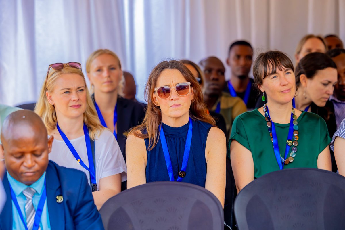 On the occasion, participants, comprising over 50 researchers from universities in #Sweden & @Uni_Rwanda also visited the Unity & Reconciliation Village in Bugesera. They witnessed powerful testimonies of genocide survivors & reconciled perpetrators living in harmony. #Kwibuka30