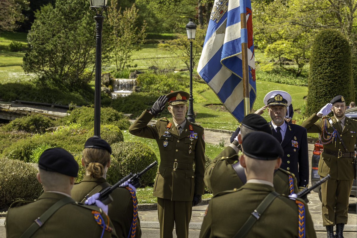 Welcome to Luxembourg, Admiral Rob Bauer @CMC_NATO! Minister of Defence @Yuriko_Backes, General Steve Thull and the Chair of the Military Committee of NATO discussed🇱🇺’s role within #NATO, strategic developments, defence investments and military support to Ukraine. #WeAreNATO