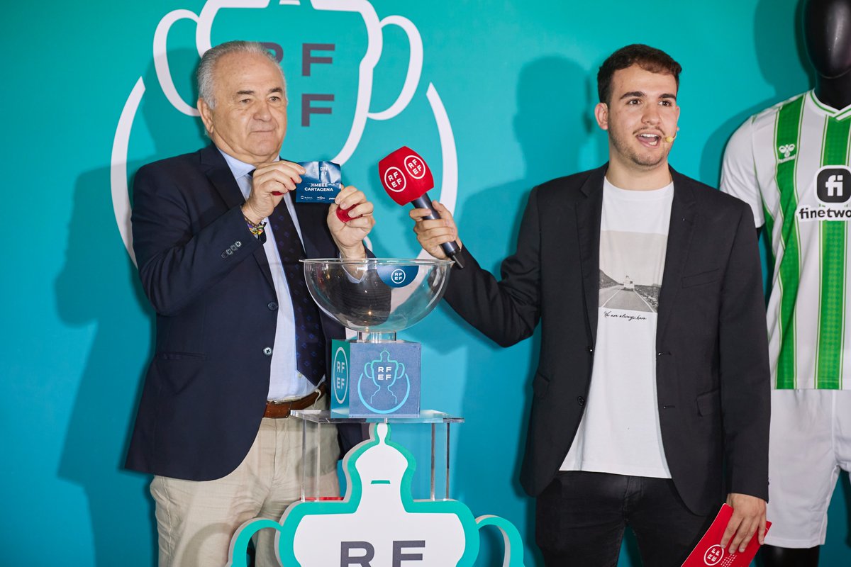 🚨 𝗖𝗢𝗣𝗔 𝗗𝗘𝗟 𝗥𝗘𝗬 @RealBetisFS 🆚 @peniscolafs @JaenFS 🆚 @JimbeeCartagena ➡️ Siguiendo la circular nº 65, así quedan establecidas las semifinales ✍️ bit.ly/4aHdWXO #CopaDelReyFS