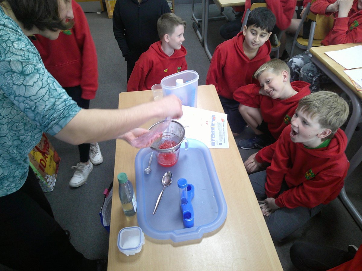 Exciting start to Science week in 6M! 🚀🔬 Parent volunteers shared their amazing experiences, showcasing the power of science in their professions. 💡 We had a cyber security expert 🖥️, a molecular biologist 🧪, and a Clinical Scientist 🧬. A big thanks to all the parents!!
