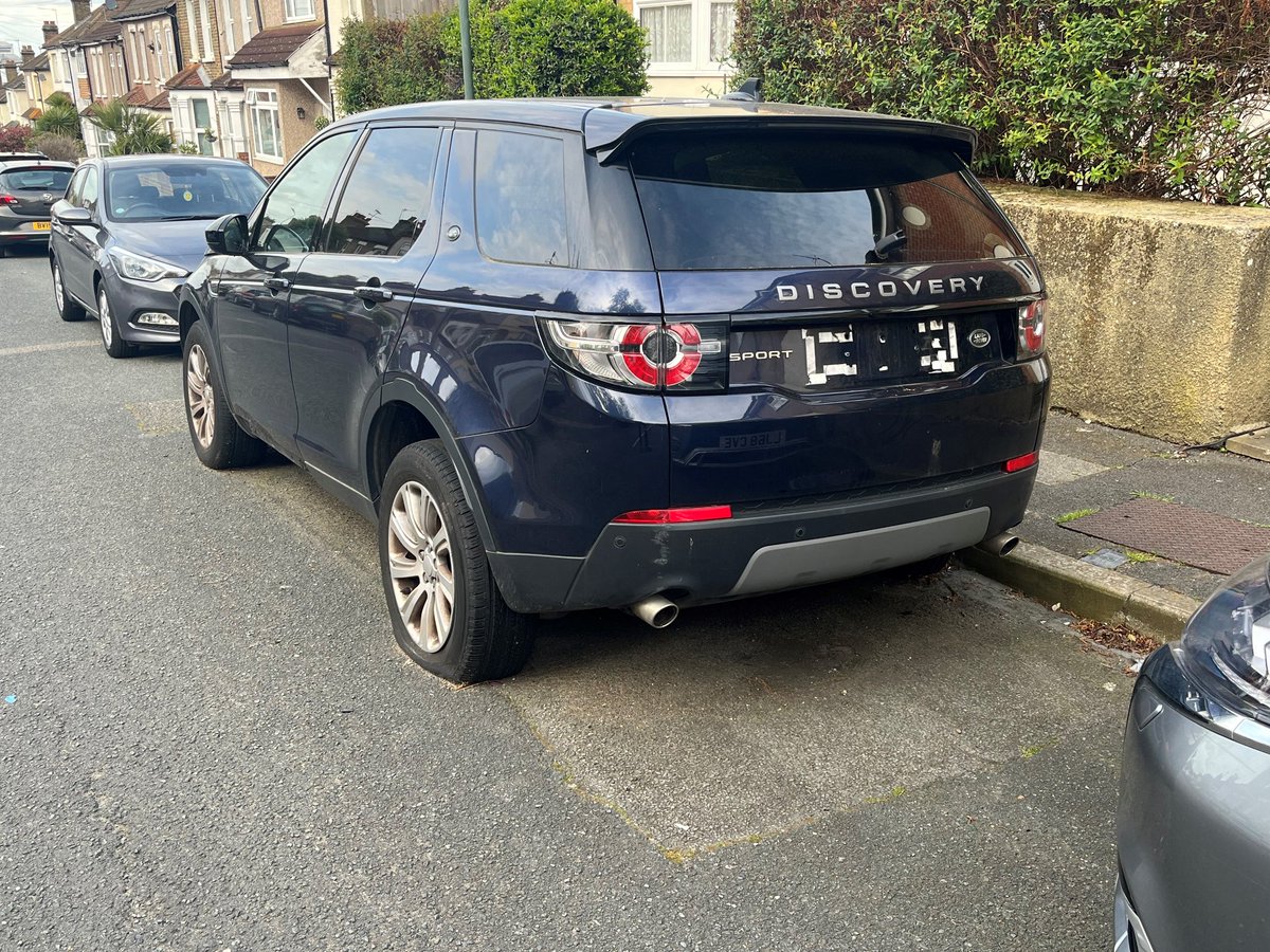 Out with @MPSThamesmeadE and we have recovered this Land Rover and a BMW which had been stolen, thanks to two residents raising concerns to police. #KeepAnEyeOut