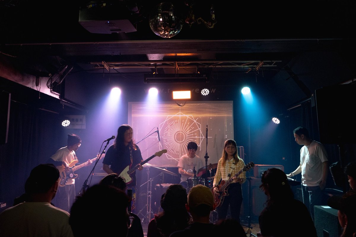 DAY 3 : Hope The Flowers : Taiwan Tour 2024 at Revolver , Taipei, Taiwan by 秋波音樂節 Chill Wave Festival
 ❤🌼
ครั้งแรกของการมาทัวร์เมื่อ 6 ปีที่แล้ว เรา Booking Livehouse ที่ประเทศไต้หวันด้วยตัวเอง Revolver คือสถานที่แรกที่เราติดต่อ
#hopetheflowers #taiwantour2024  #postrock