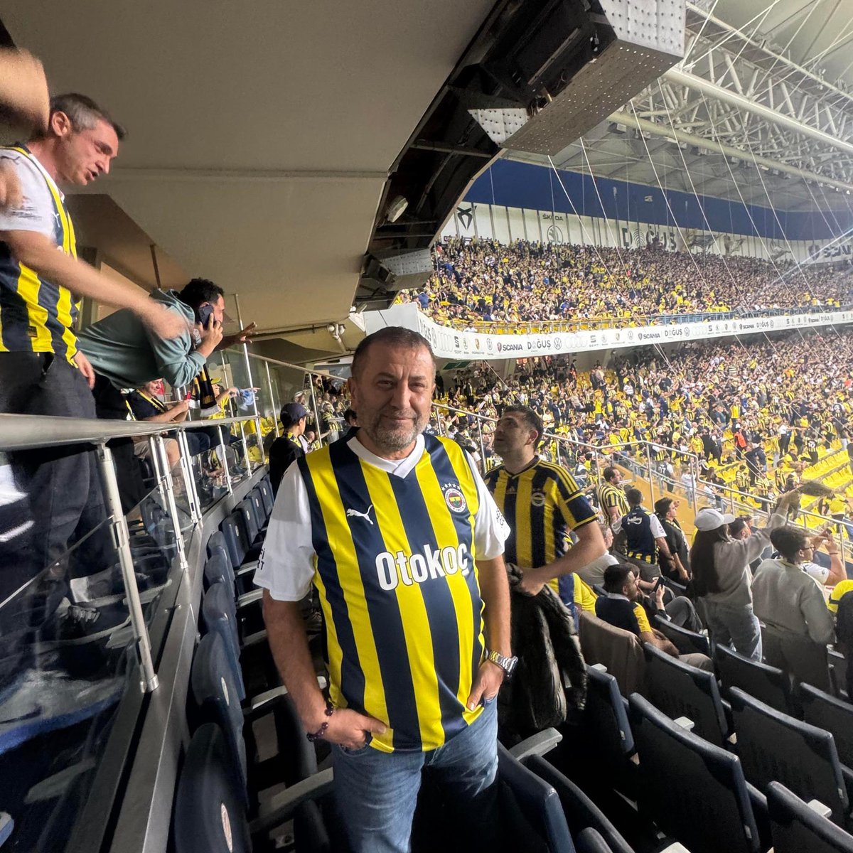 Bugün dünden daha çok FENERBAHÇELİYİM! Hiçbir zaman skor taraftarı olmadım olmayacağım.💛💙🇺🇦🇺🇦 #FenerbahçeBirYaşamdır 💛💙🇺🇦🇺🇦 #SVSvFB #FenerinMaçıVar