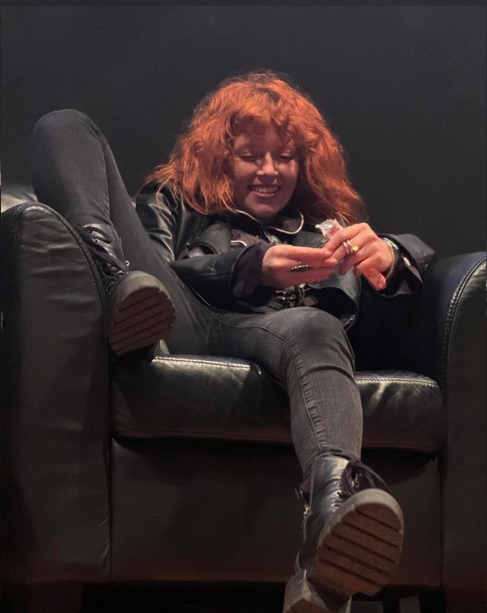 masklesbian's tweet photo. Pondering https://t.co/F7Az1K545t