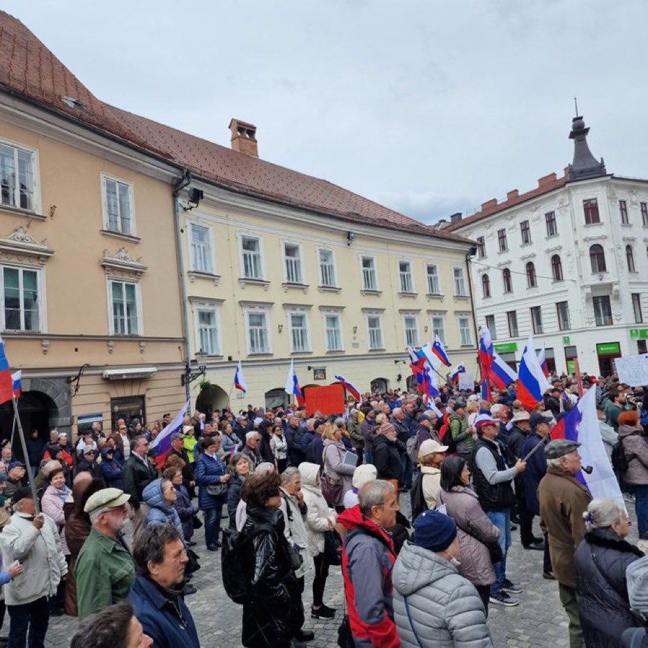 Na rednem zborovanju proti drekovodu C0 v organizaciji @ales_primc sem nagovoril zbrane. Janković je pri napadu na čisto pitno vodo večji agresor,kot je bila nekdanja JLA.Celo jugo generali so vedeli,da je to področje potrebno zaščititi.Kaj drekovod,celo ceste niso pustili preko.