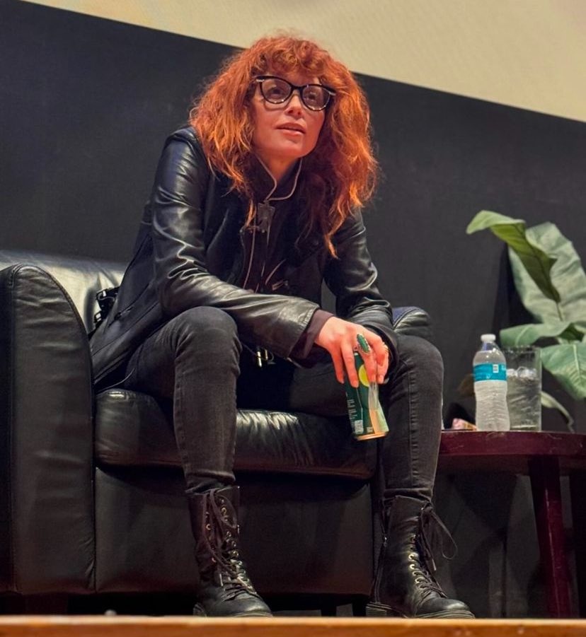 masklesbian's tweet photo. Pondering https://t.co/F7Az1K545t