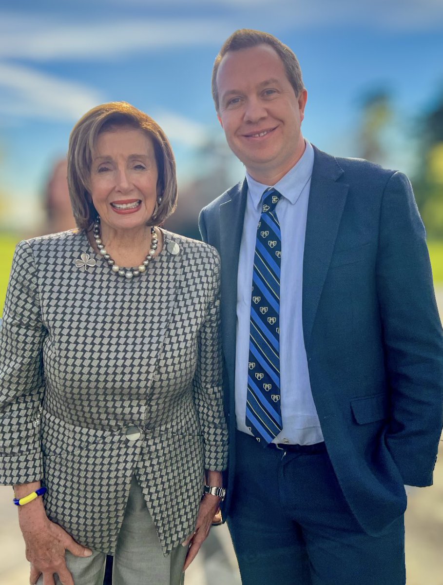 It was an honour to meet with the life force & #Fulbright Ireland Public Service Awardee, the Honourable Speaker Emerita @SpeakerPelosi with the hospitality of @USAmbIreland - as a clinician, her work with @BarackObama on the #ACA has benefited millions of people #HealthForAll 🩺