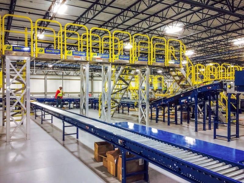 ErectaStep's tweet photo. The need for customized fall protection solutions that accommodate the complex pathways and varying heights of the conveyor systems at your bottling & canning facility is paramount.
#erectastep #fallprevention #fallprotection #safetymatters #safetyfirst #osha https://t.co/Ek3YXPkg8p