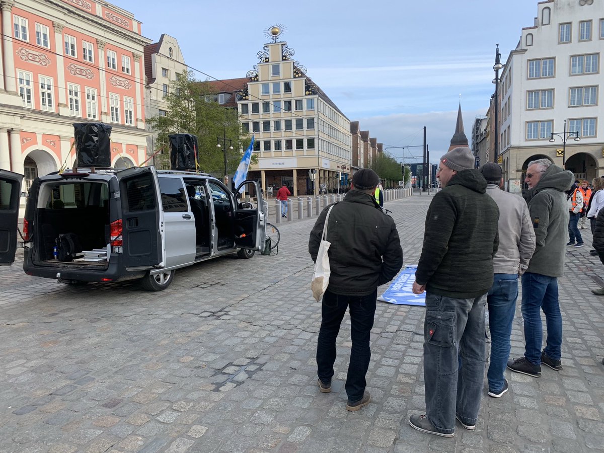 Monday demonstration in Rostock, good guys 👍🏻