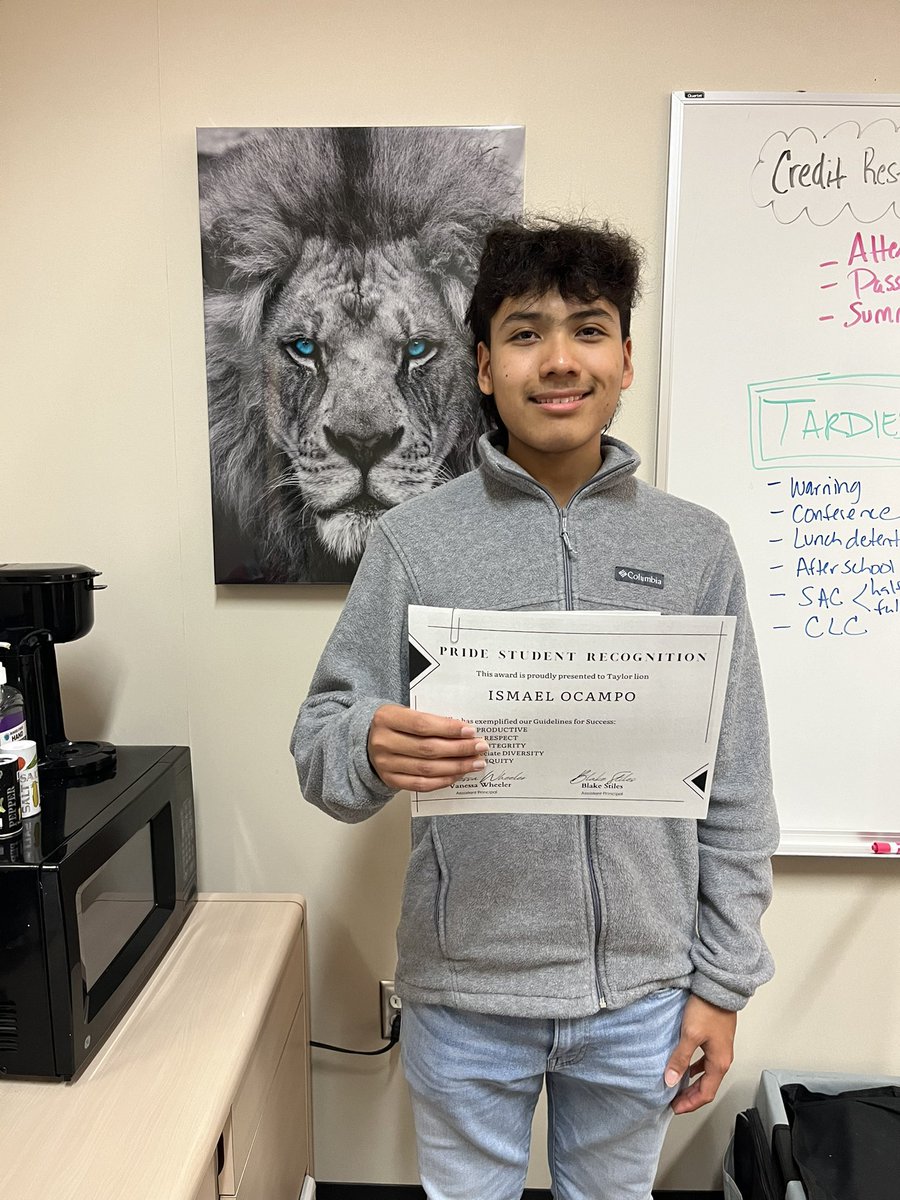 Congratulations to Ismael Ocampo on being recognized for exemplifying what it means to be part of the Taylor PRIDE @ATaylorHS ! Keep up the great work! Thank you Ms. Osinubi for taking time to honor our students! @AliefISD #WeAreAlief