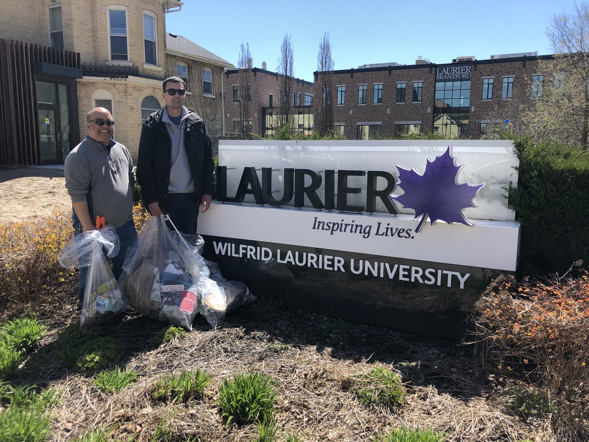 Green is Golden! Beautiful day to take part in the City of Brantford's Let's Clean our City Day with colleagues at Laurier's Brantford campus. 🌎♻️🍃😎 #CleanBrantford #EarthDay2024 #StayGolden