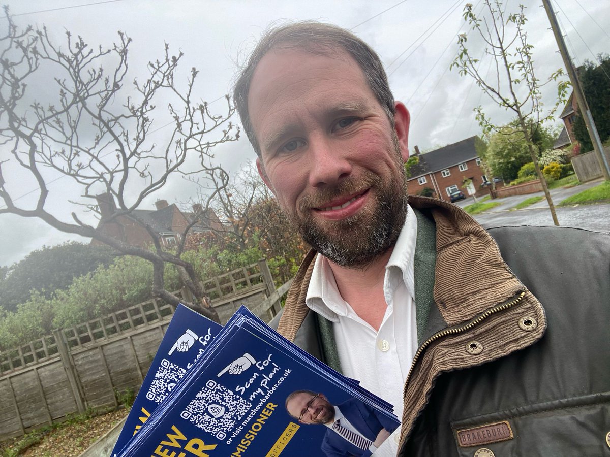 Another wet afternoon pounding the streets of Oxfordshire 🗳️

Read my plan for a safer Thames Valley at matthewbarber.co.uk/plan

#Thursday2May #BackBarber